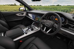 Audi Q7 55 TFSI e Quattro S-Line 2020 года  (UK)